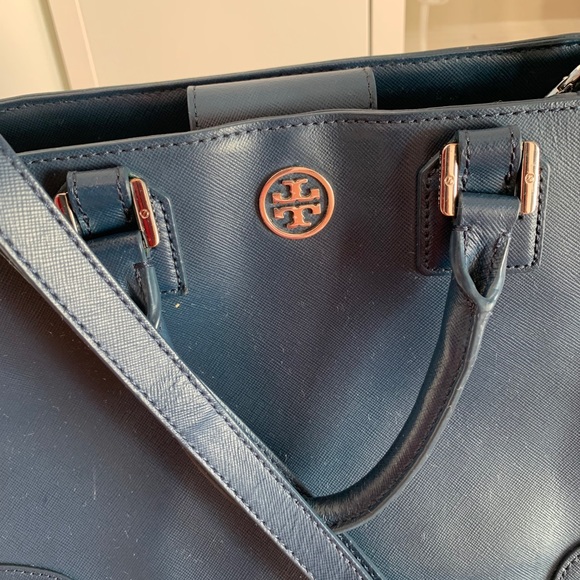 Tory Burch Robinson triangle tote - Picture 8 of 13